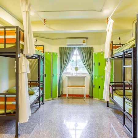 Oyo 75416 Rama3 Sunrise Hostel Бангкок Екстер'єр фото